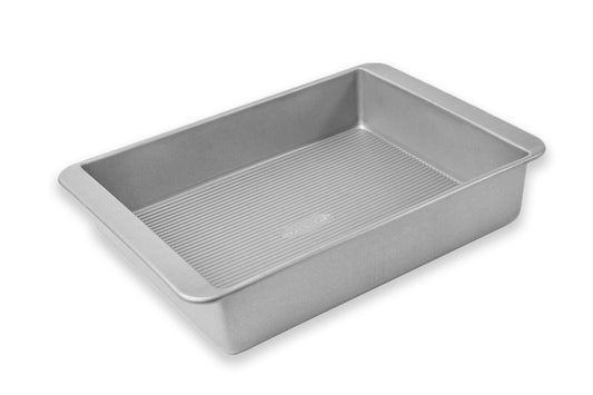 Large deep dish baking pan from Cook Blissful cookware brand. Sturdy aluminum construction with ribbed surface for even heat distribution. Perfect for preparing lasagna and other baked dishes.